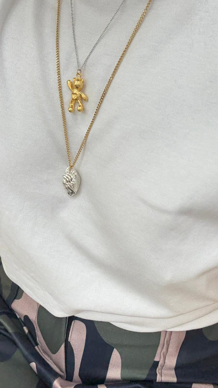 Collar Latidos — Corazón Anatómico en Oro con cadena