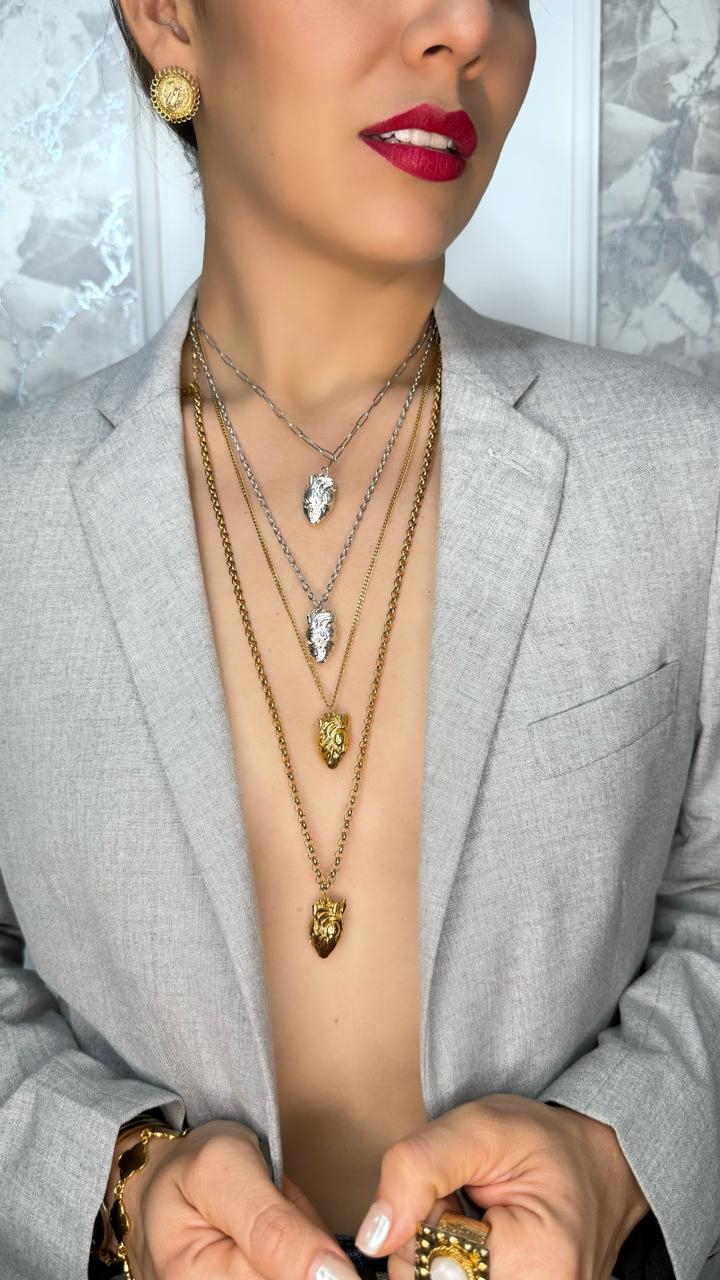 Collar Latidos — Corazón Anatómico en Oro con cadena