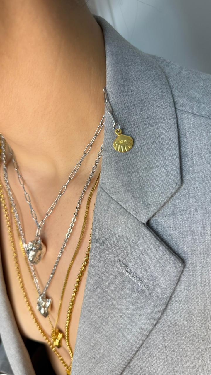 Collar Latidos — Corazón Anatómico en Oro con cadena